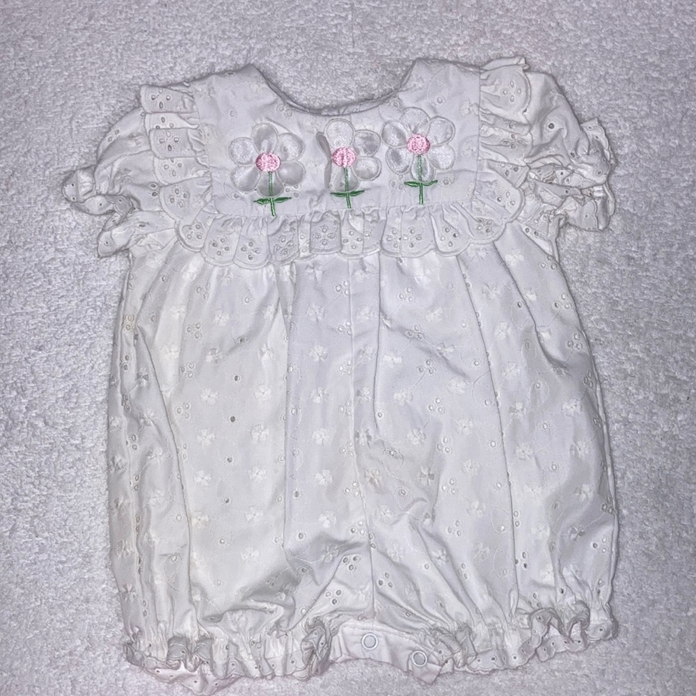 B.T. kids vintage eyelet lace bubble romper sunsuit 6/9m
